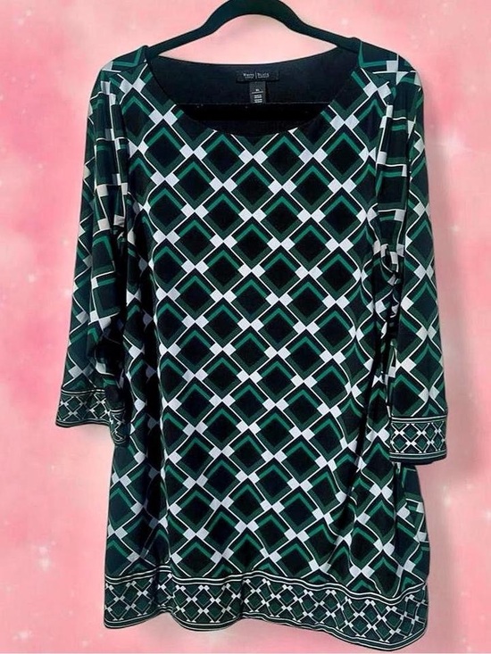 White House Black Market Tops - White House Black Market Green Black & White Geometric Tunic